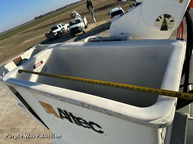 image for item NI9598 2011 International 4300  bucket truck