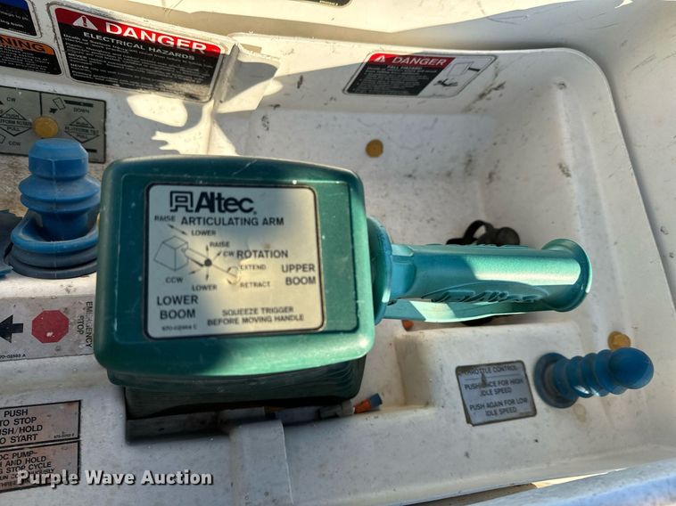 image for item NI9598 2011 International 4300  bucket truck