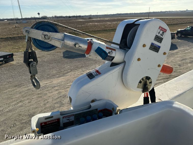 image for item NI9598 2011 International 4300  bucket truck