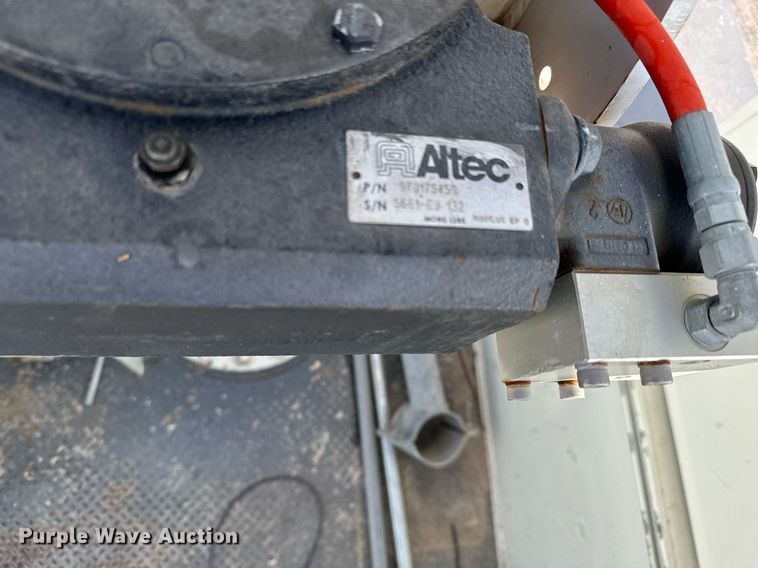 image for item NI9598 2011 International 4300  bucket truck