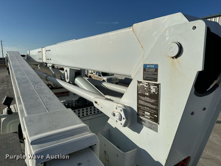 image for item NI9598 2011 International 4300  bucket truck