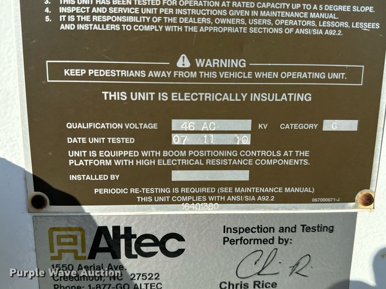 image for item NI9598 2011 International 4300  bucket truck