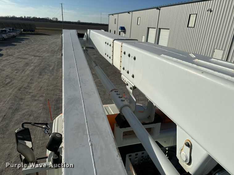 image for item NI9598 2011 International 4300  bucket truck