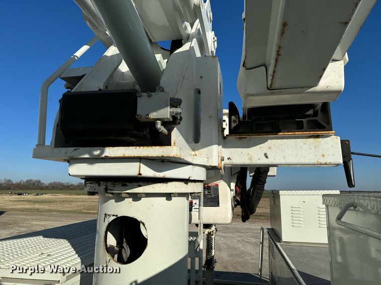 image for item NI9598 2011 International 4300  bucket truck