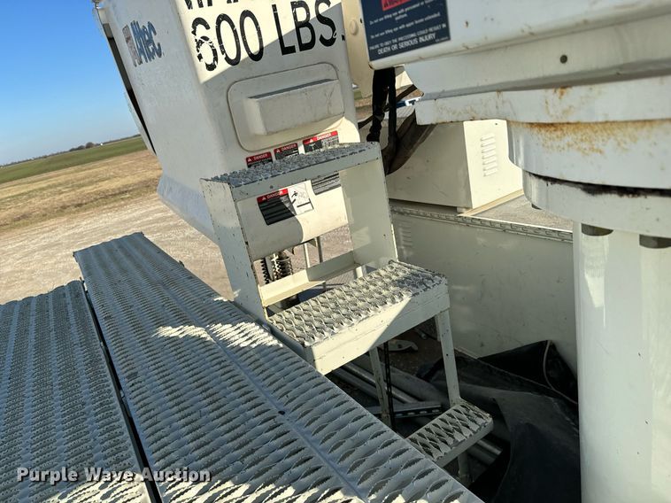 image for item NI9598 2011 International 4300  bucket truck