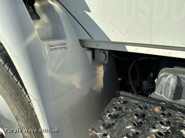 image for item NI9598 2011 International 4300  bucket truck