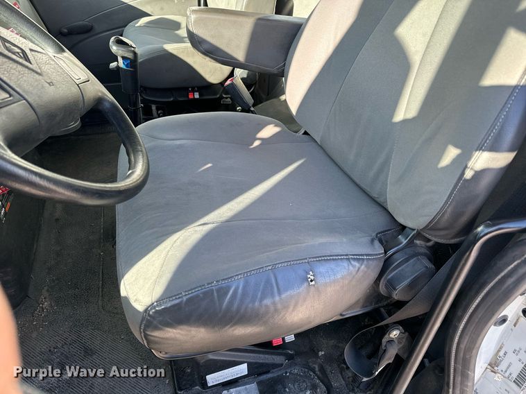 image for item NI9598 2011 International 4300  bucket truck