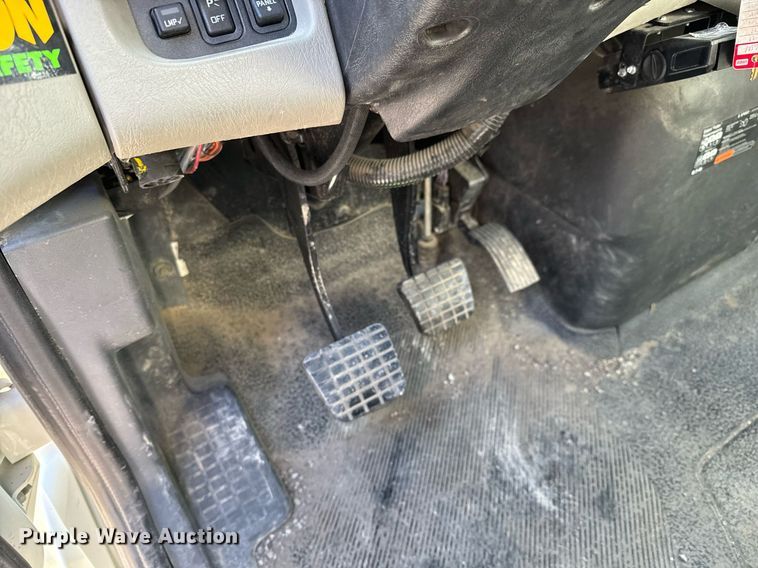 image for item NI9598 2011 International 4300  bucket truck