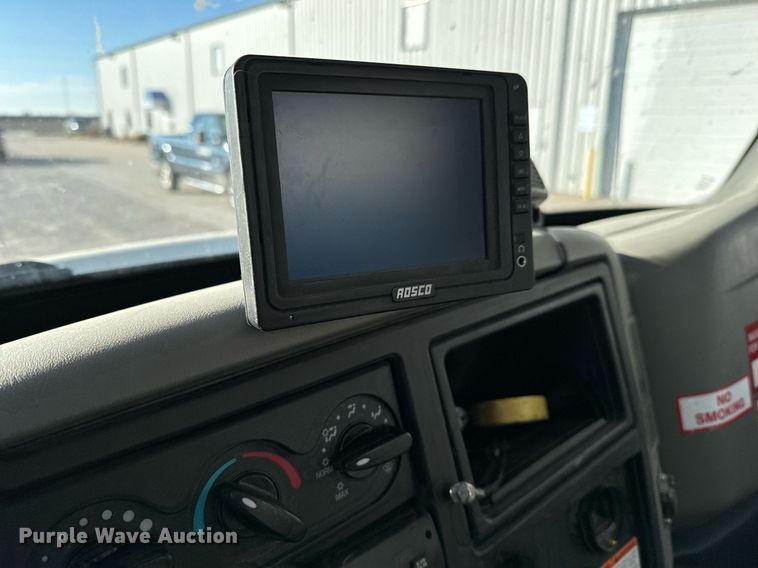 image for item NI9598 2011 International 4300  bucket truck