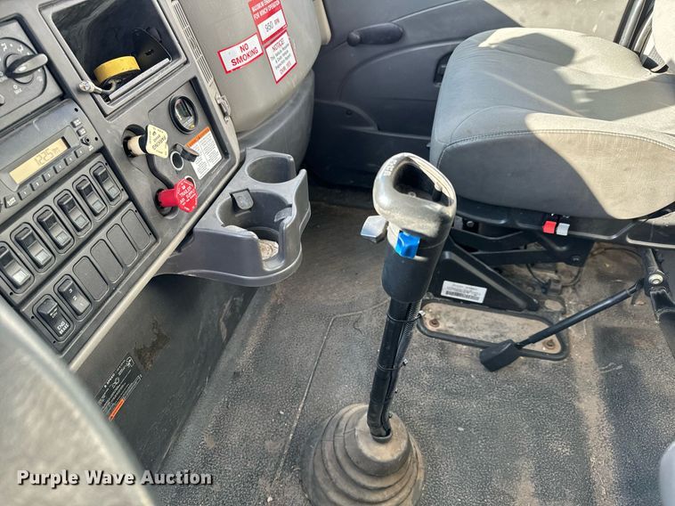 image for item NI9598 2011 International 4300  bucket truck