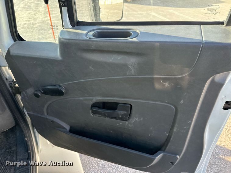 image for item NI9598 2011 International 4300  bucket truck