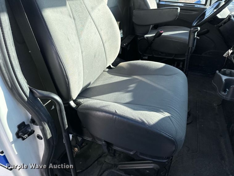 image for item NI9598 2011 International 4300  bucket truck