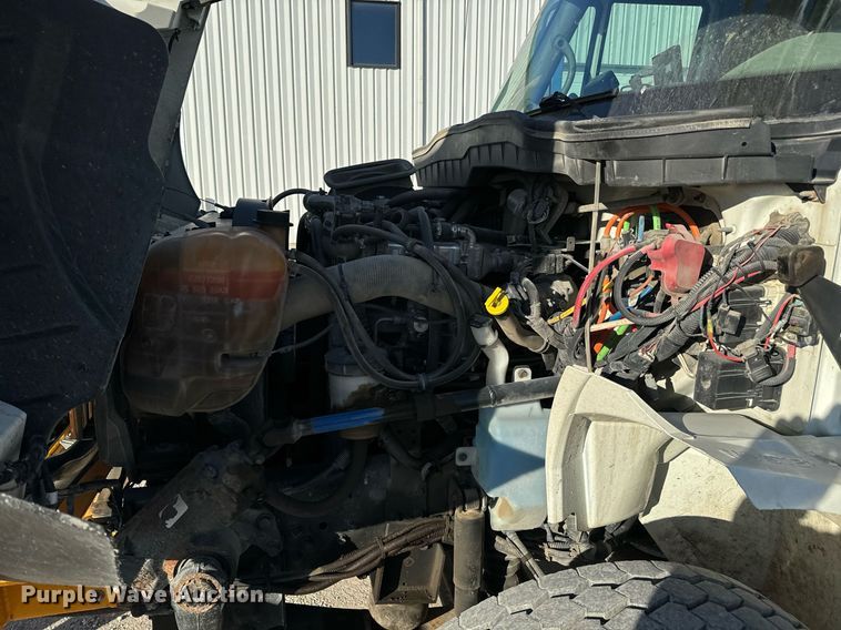 image for item NI9598 2011 International 4300  bucket truck