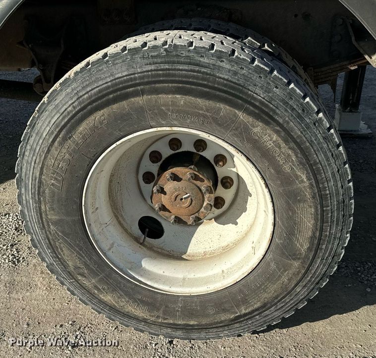 image for item NI9598 2011 International 4300  bucket truck