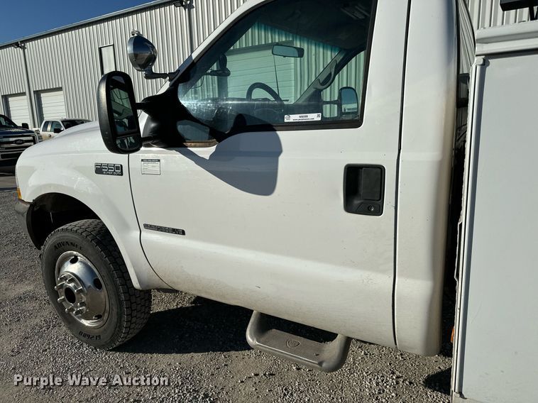 image for item NI9599 2002 Ford F550 Super Duty  bucket truck