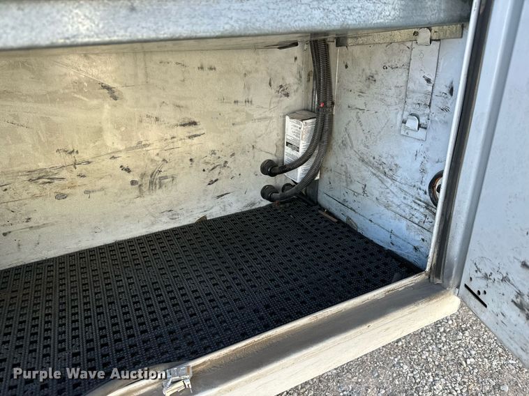 image for item NI9599 2002 Ford F550 Super Duty  bucket truck