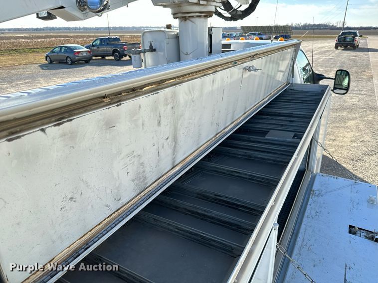 image for item NI9599 2002 Ford F550 Super Duty  bucket truck