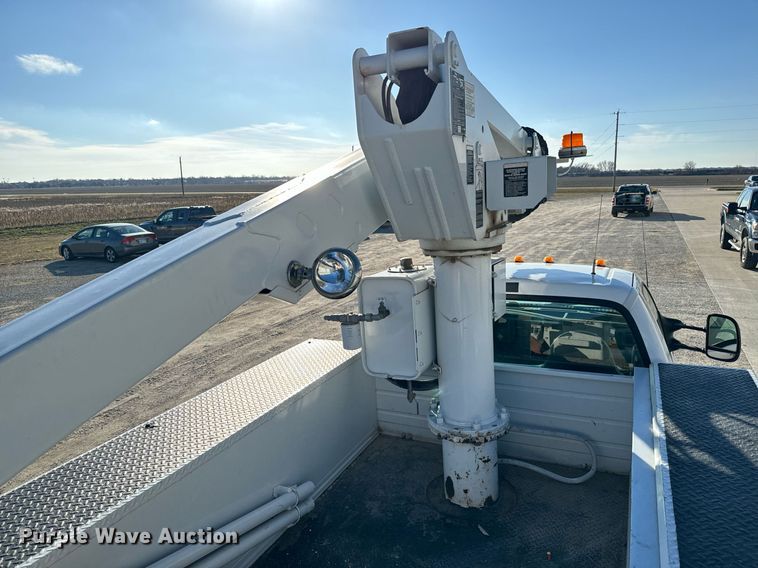 image for item NI9599 2002 Ford F550 Super Duty  bucket truck