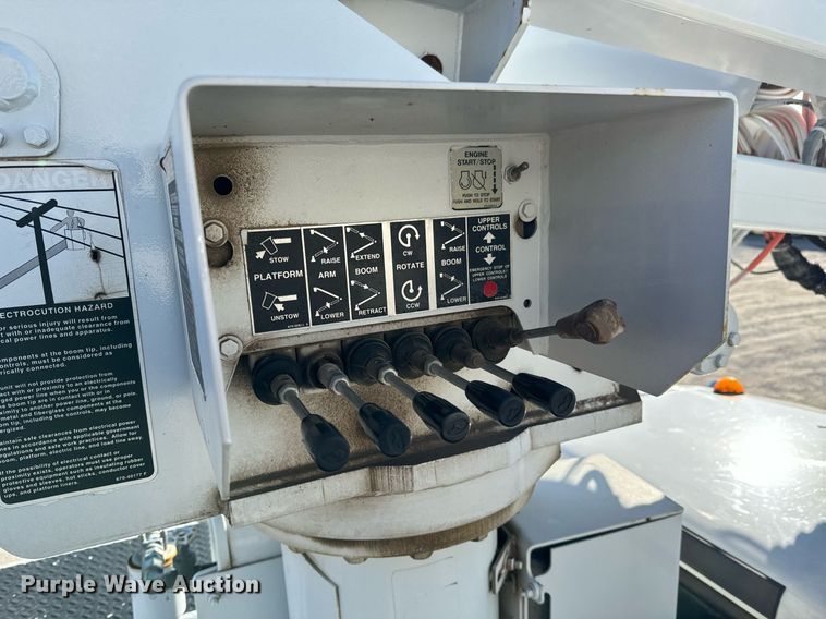 image for item NI9599 2002 Ford F550 Super Duty  bucket truck