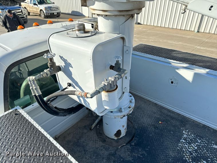 image for item NI9599 2002 Ford F550 Super Duty  bucket truck