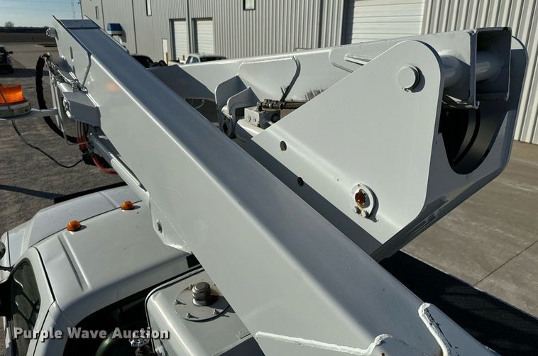 image for item NI9599 2002 Ford F550 Super Duty  bucket truck