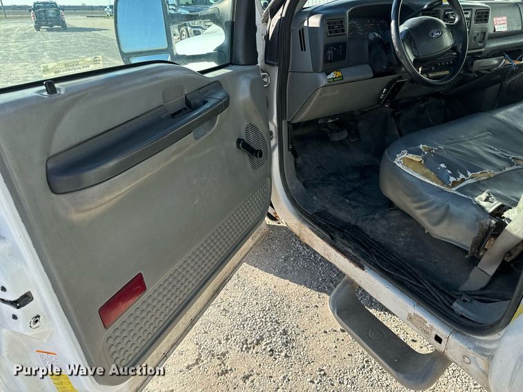 image for item NI9599 2002 Ford F550 Super Duty  bucket truck