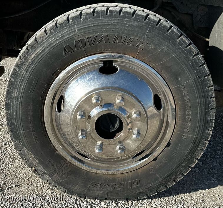 image for item NI9599 2002 Ford F550 Super Duty  bucket truck