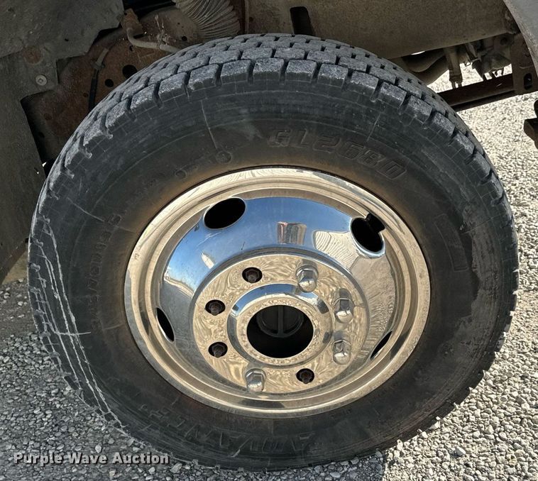 image for item NI9599 2002 Ford F550 Super Duty  bucket truck