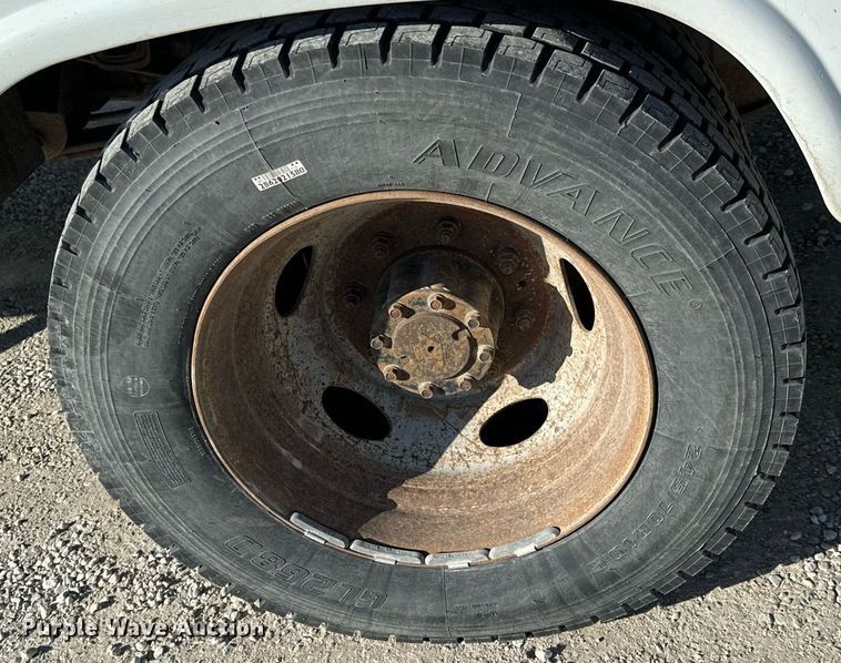 image for item NI9599 2002 Ford F550 Super Duty  bucket truck