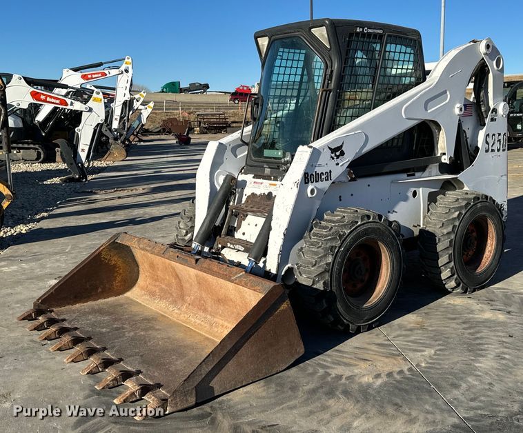 image for item NI9644 2002 Bobcat S250  skid steer loader