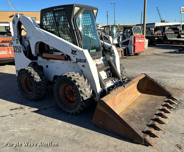 image for item NI9644 2002 Bobcat S250  skid steer loader