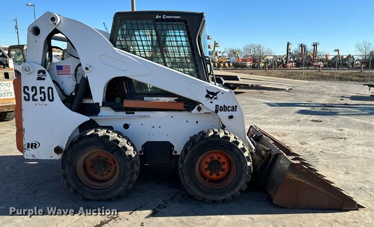 image for item NI9644 2002 Bobcat S250  skid steer loader