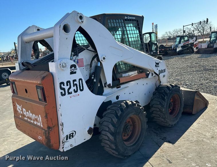 image for item NI9644 2002 Bobcat S250  skid steer loader