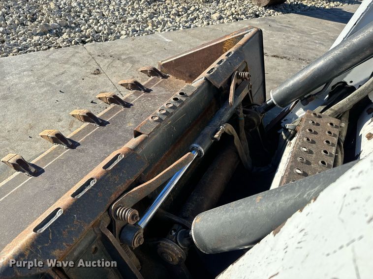 image for item NI9644 2002 Bobcat S250  skid steer loader