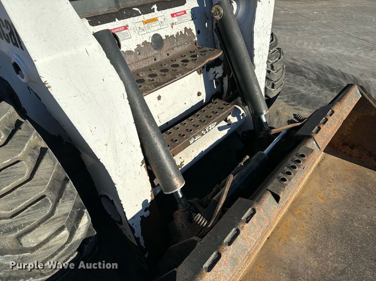 image for item NI9644 2002 Bobcat S250  skid steer loader