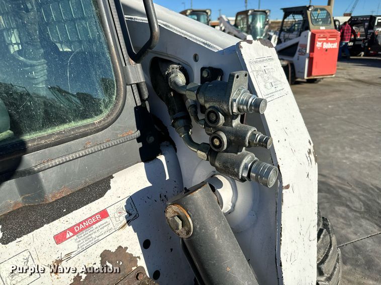 image for item NI9644 2002 Bobcat S250  skid steer loader