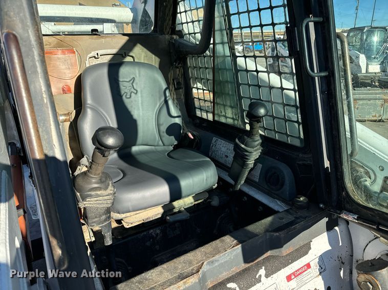 image for item NI9644 2002 Bobcat S250  skid steer loader
