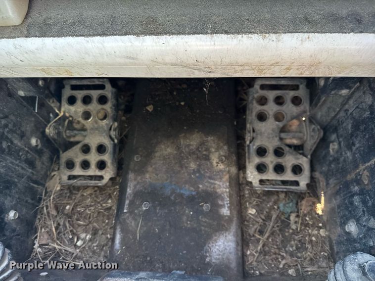 image for item NI9644 2002 Bobcat S250  skid steer loader