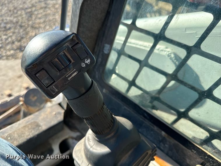 image for item NI9644 2002 Bobcat S250  skid steer loader