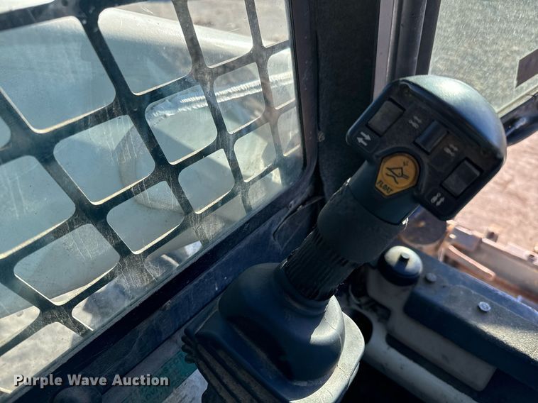 image for item NI9644 2002 Bobcat S250  skid steer loader