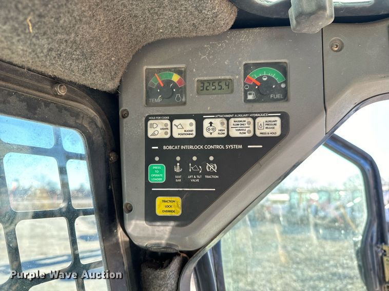 image for item NI9644 2002 Bobcat S250  skid steer loader