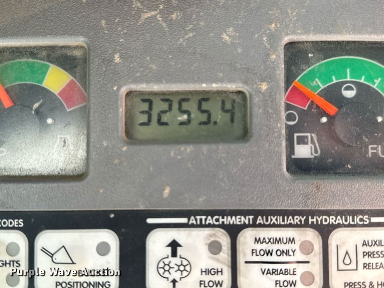 image for item NI9644 2002 Bobcat S250  skid steer loader