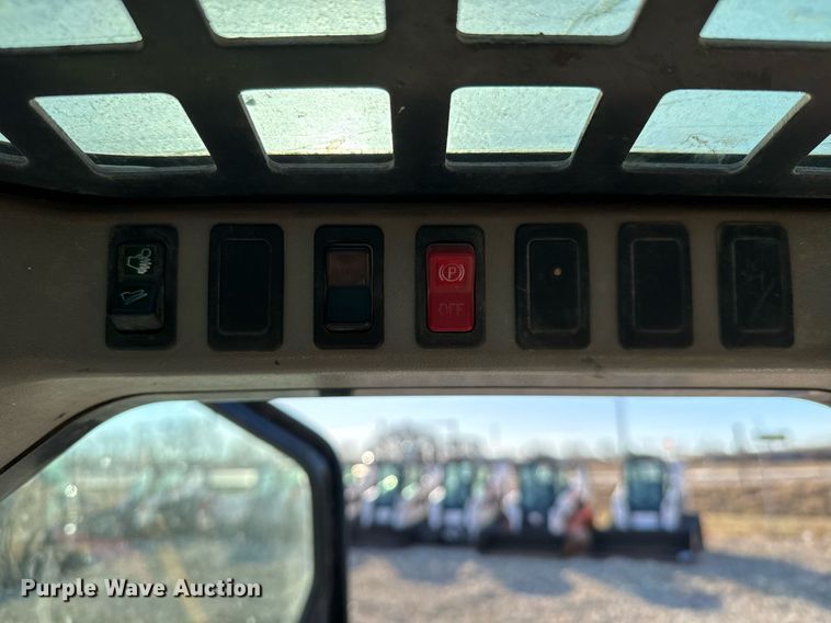 image for item NI9644 2002 Bobcat S250  skid steer loader