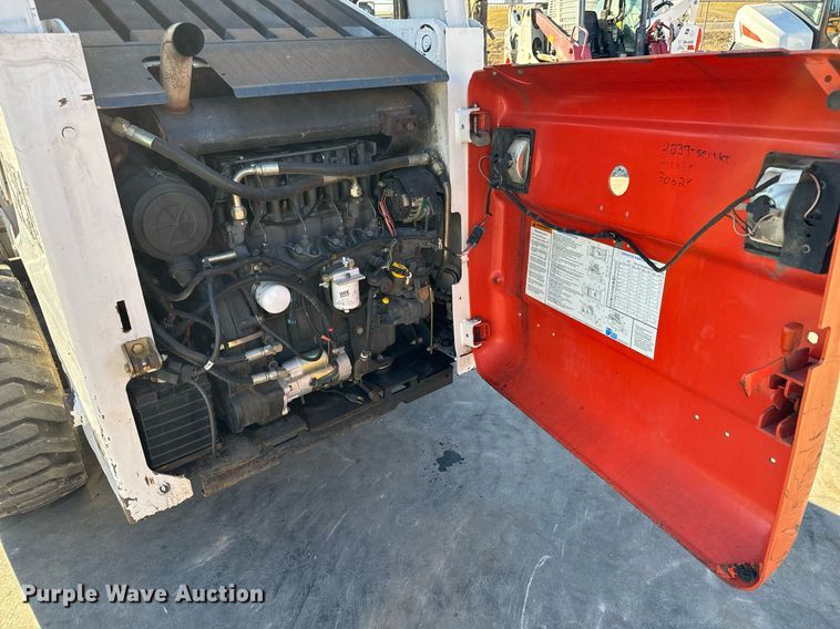 image for item NI9644 2002 Bobcat S250  skid steer loader