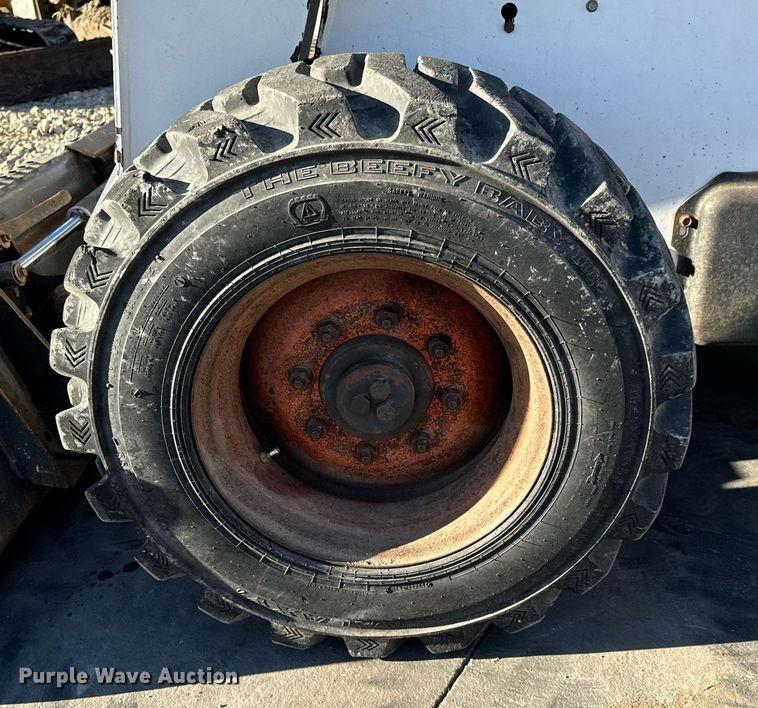 image for item NI9644 2002 Bobcat S250  skid steer loader