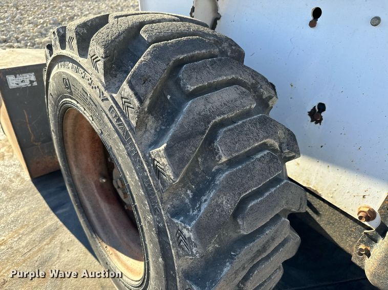 image for item NI9644 2002 Bobcat S250  skid steer loader