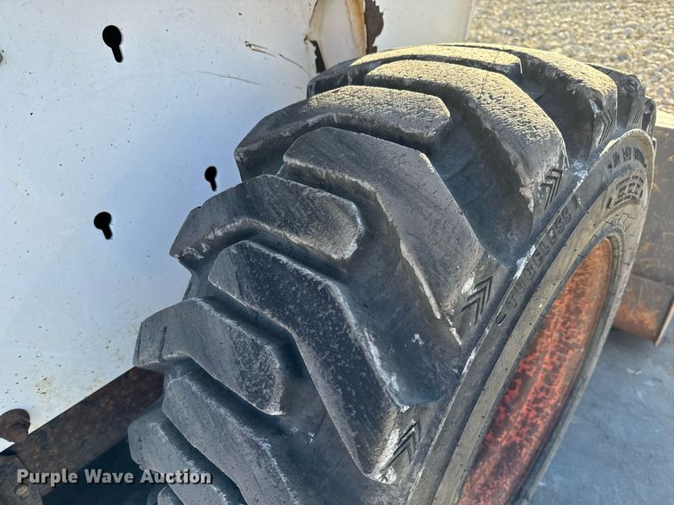 image for item NI9644 2002 Bobcat S250  skid steer loader