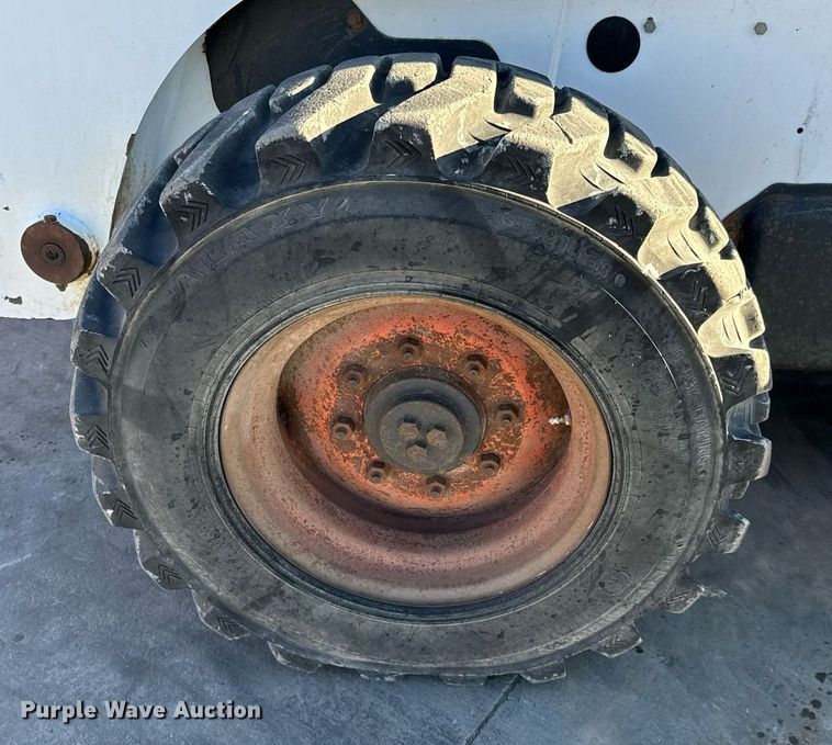 image for item NI9644 2002 Bobcat S250  skid steer loader