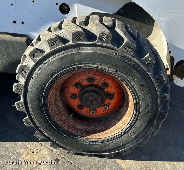 image for item NI9644 2002 Bobcat S250  skid steer loader