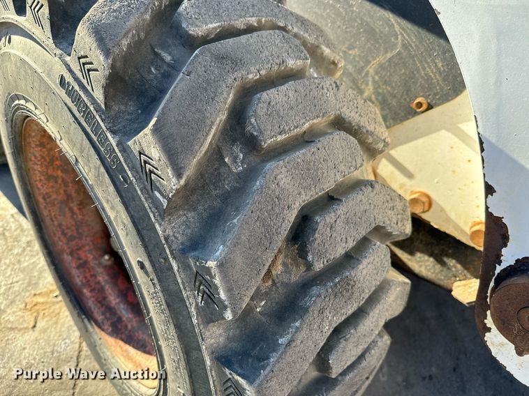 image for item NI9644 2002 Bobcat S250  skid steer loader